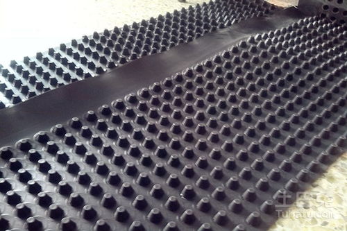 南京排水板廠家與防水工程 城市防水的堅(jiān)實(shí)保障